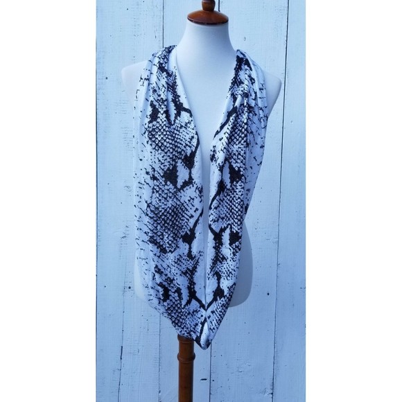 Calvin Klein Basic Knit Loop Infinity Scarf Wrap Black and White 35x12 - Picture 1 of 4